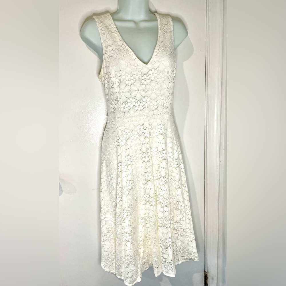 Tommy Hilfiger Elegant White Lace Wedding Dress
